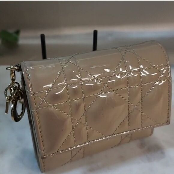 Lady Dior Lotus Compact Wallet Calfskin, Cannage Quilting 2022 Collection - Picture 3 of 14